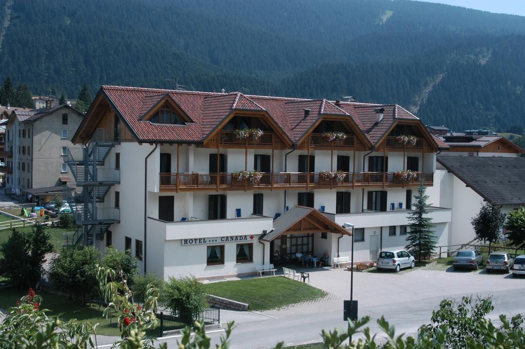Hotel Canada Andalo Exteriér fotografie