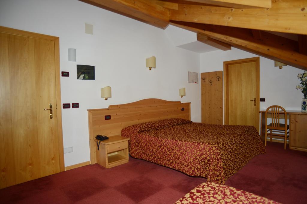 Hotel Canada Andalo Pokoj fotografie