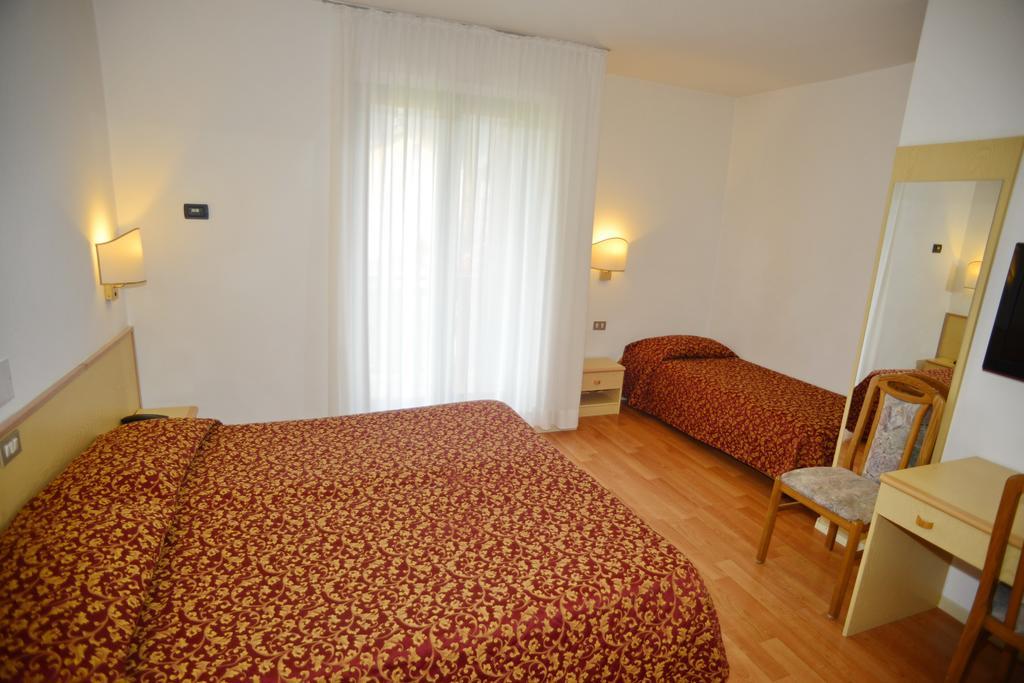 Hotel Canada Andalo Pokoj fotografie