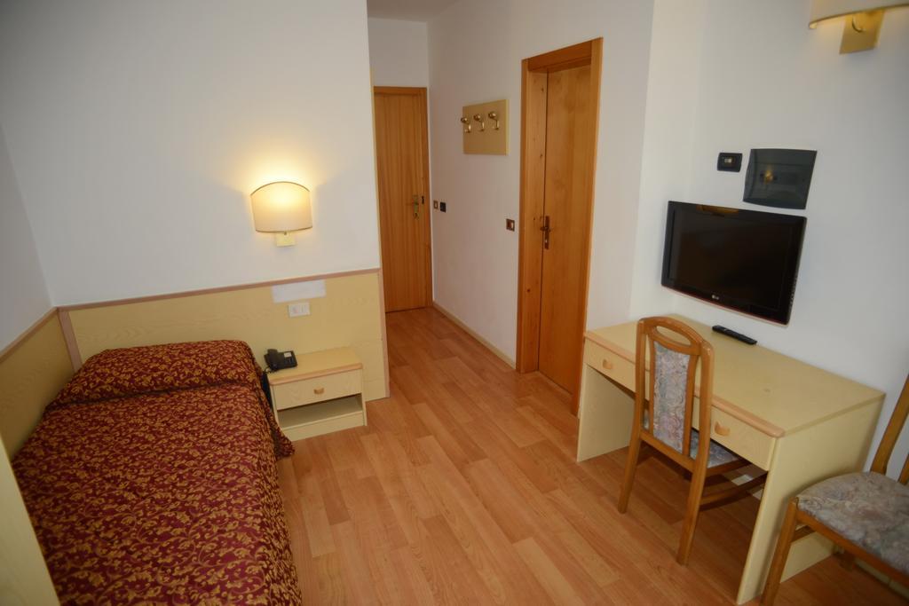 Hotel Canada Andalo Pokoj fotografie