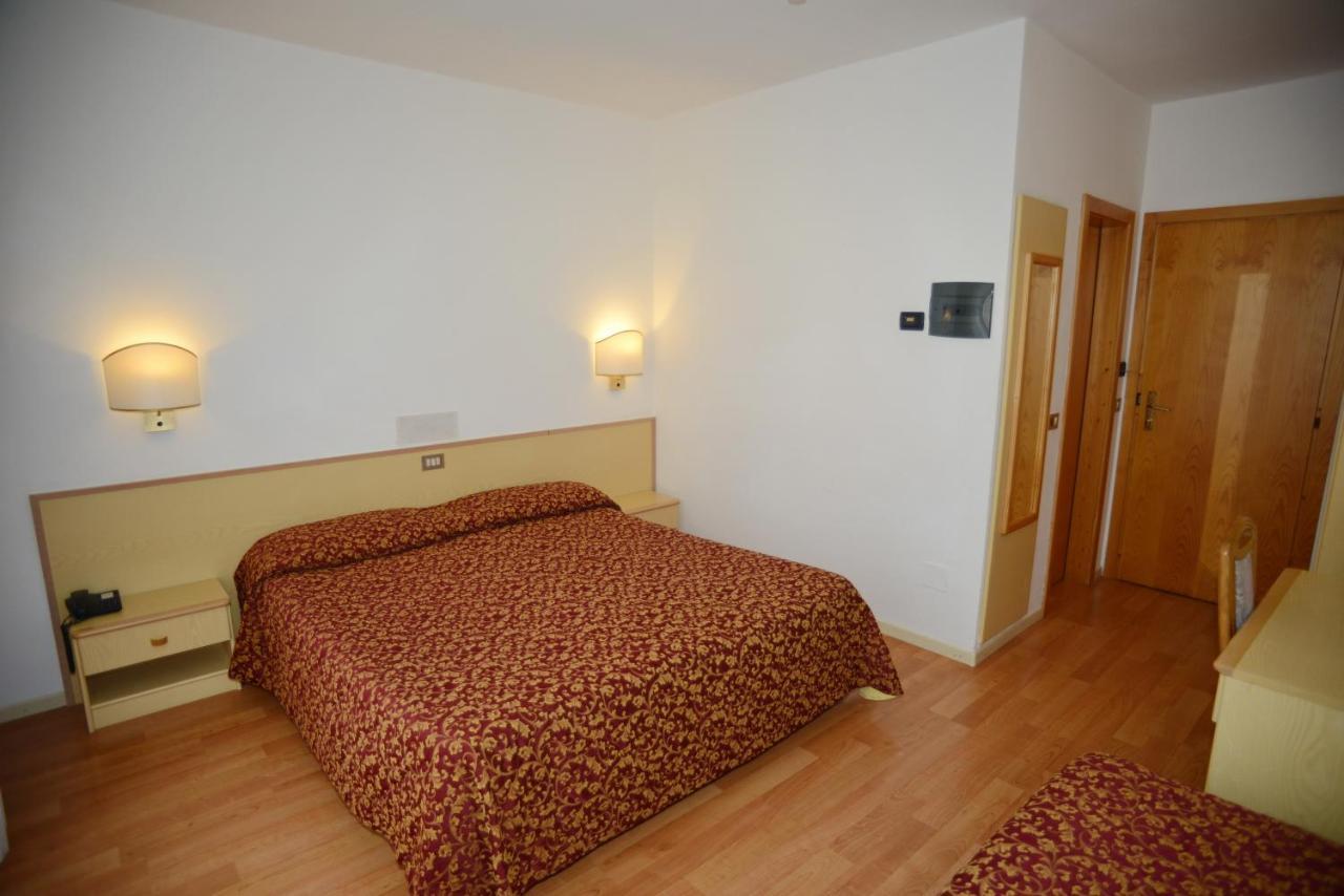 Hotel Canada Andalo Pokoj fotografie